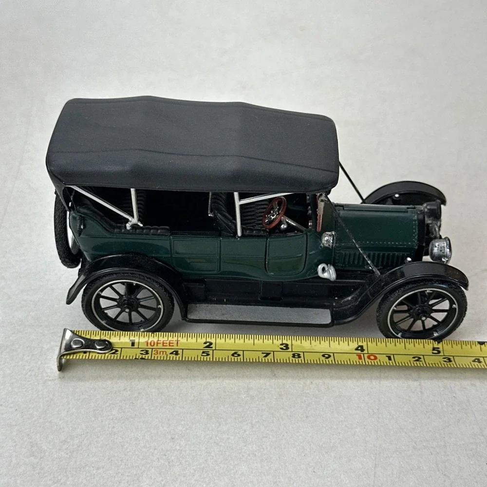 Signature 1913 Cadillac Touring Car 1:32 Green National Motor Museum